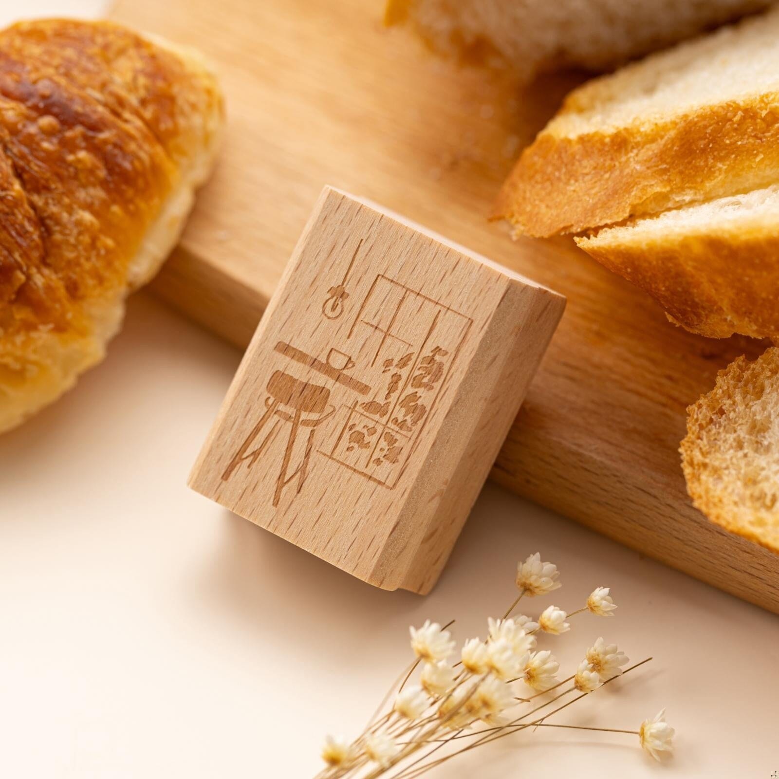 Hinoki - ‘Into the Cafe' Engraved Wooden Stamps Set