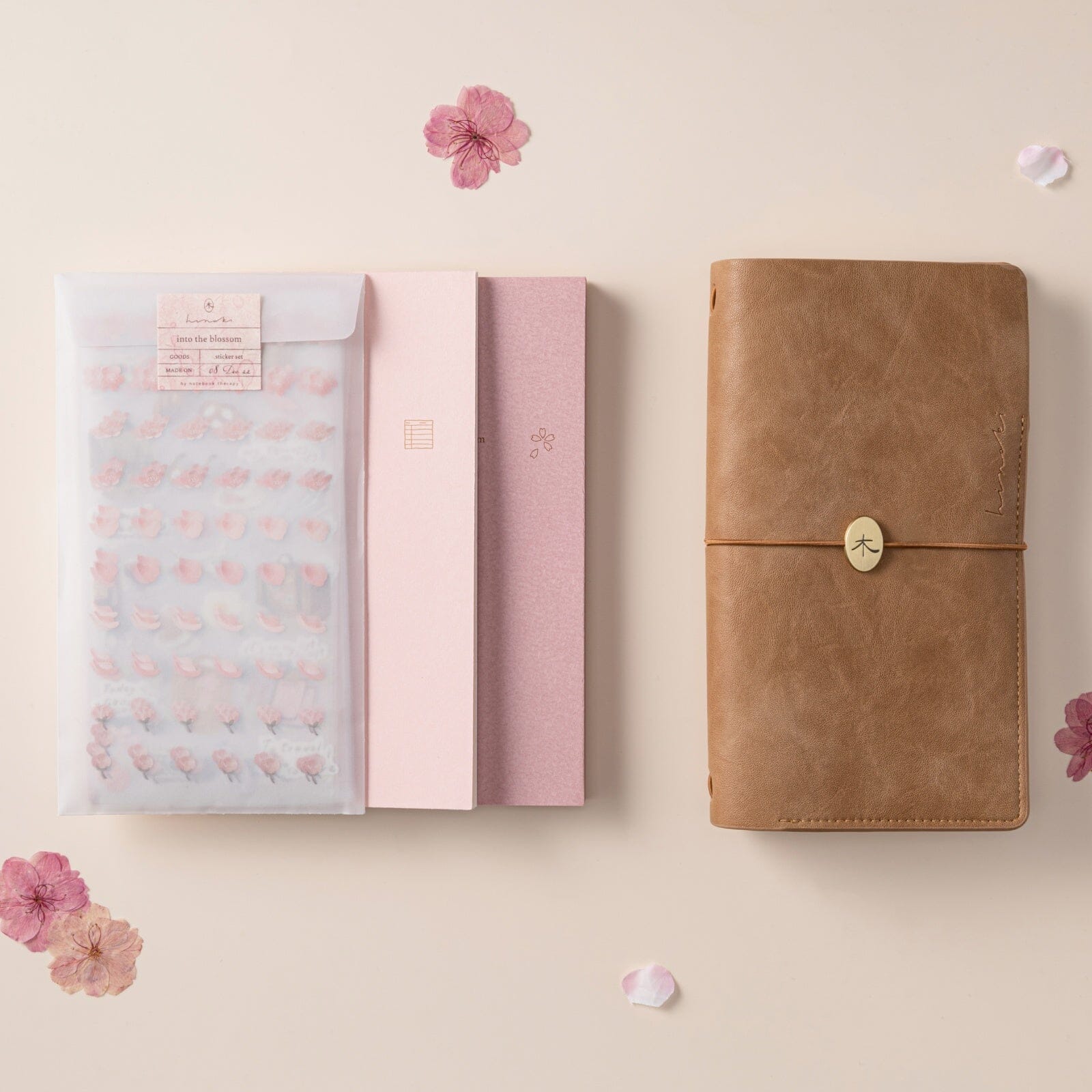 Flatlay od Hinoki into the blossom mixed insert + sticker set with travel notebook